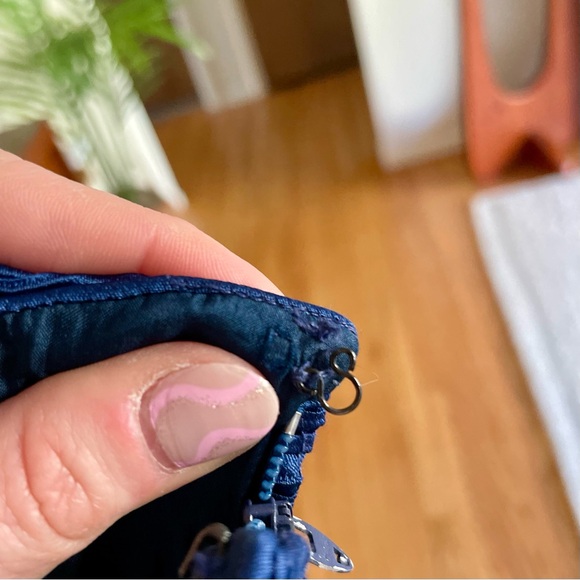 Vintage ‘80s Mary McFadden Banded-Waist Plissé Pleated Column Skirt, sz 28” - Picture 4 of 5